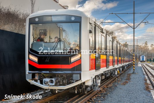 První jednotka pro Metro Warszawskie