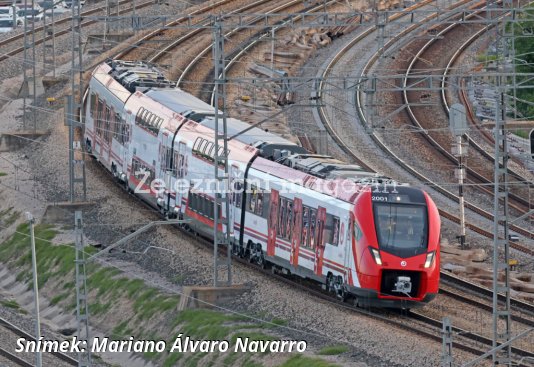 První jednotka řady 453 u Renfe
